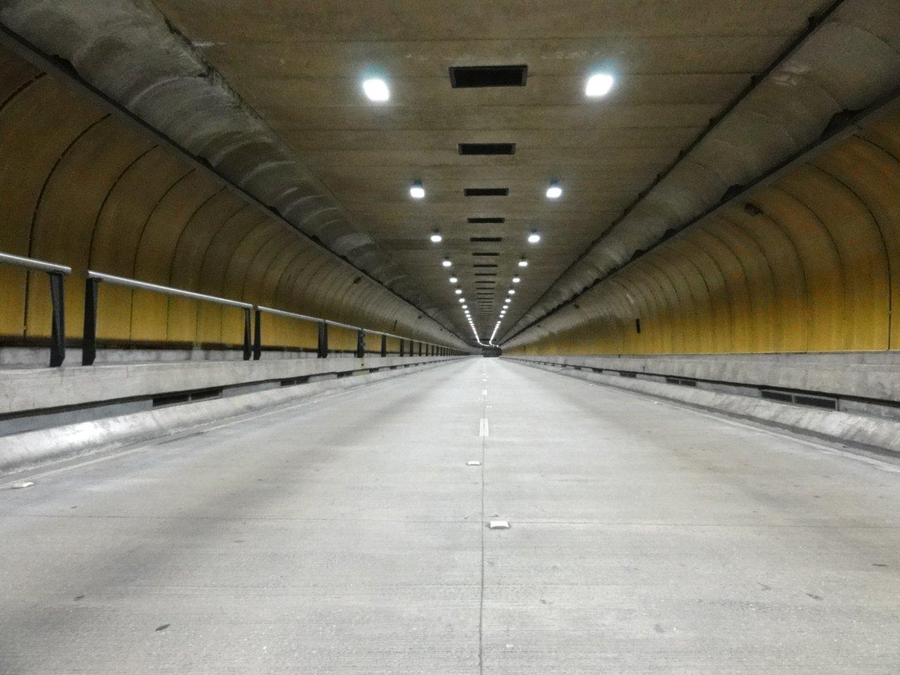 Comparisons between conventional tunnel lighting technology and LED tunnel lighting technology