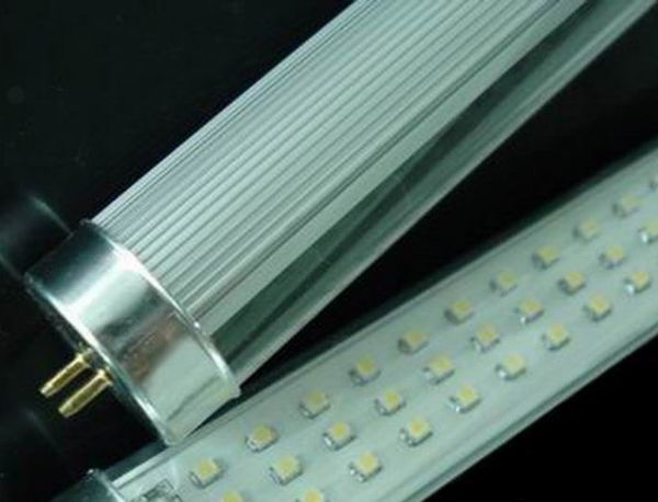 The luminous efficiency of fluorescent lamps is about 55-80lm/W (the luminous efficiency of Philips T8 tubes is 72lm/W).