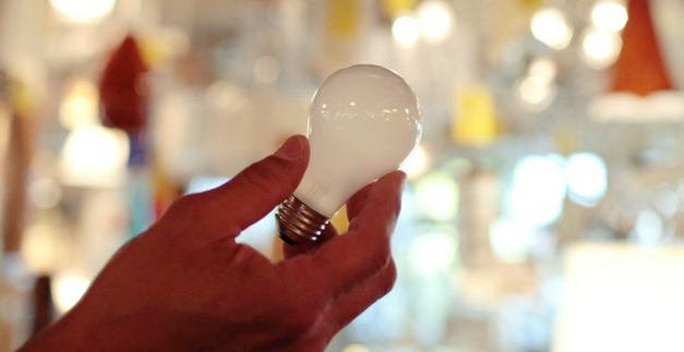 Canada officially ban 75 and 100 watt incandescent bulb
