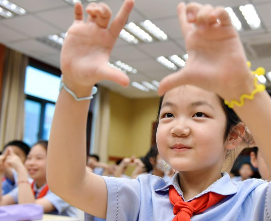 Ruoqiang County, Bayingolin Prefecture, Xinjiang Launches Eye-Protection Lighting Project for Primary and Secondary School Students