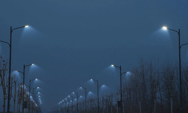 Safety Lights Installed Along River Embankment in Xisaishan Industrial Park, Huangshi, Hubei