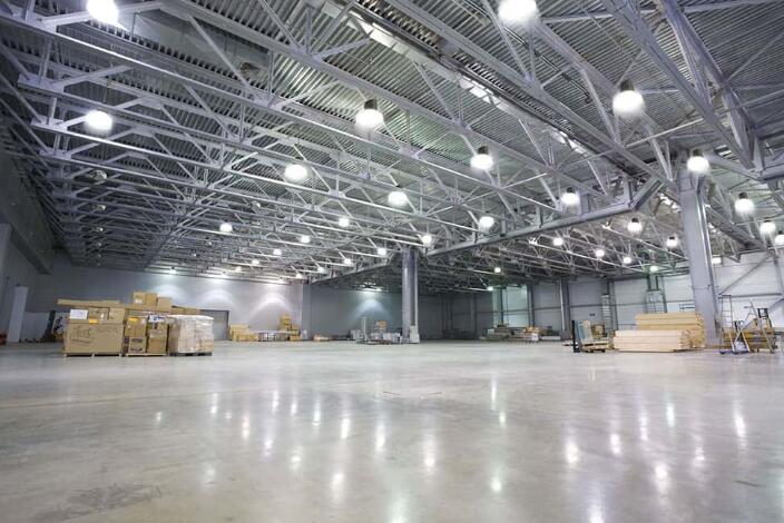 What Factors Need To Be Considered Before The Factory Lighting Decides 