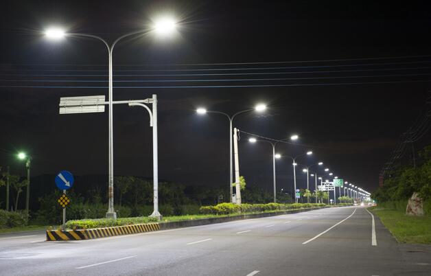 4219 smart street lamps light up Yunyang County, Chongqing