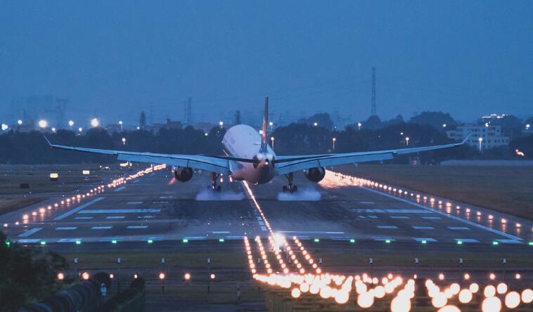 The first flight-linked dimming system for high mast lights in China was officially put into operation at Guangzhou Baiyun Airport