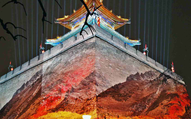 Shuoshen Road to Yingbin Avenue in Shuozhou, Shanxi Province, now illuminated
