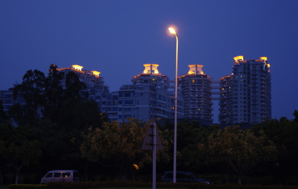 LED lighting civilian market temptation and embarrassment