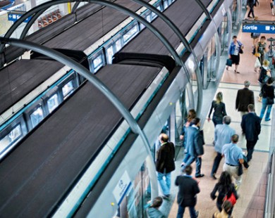 Metro LED lighting automatically switches to 50% energy saving
