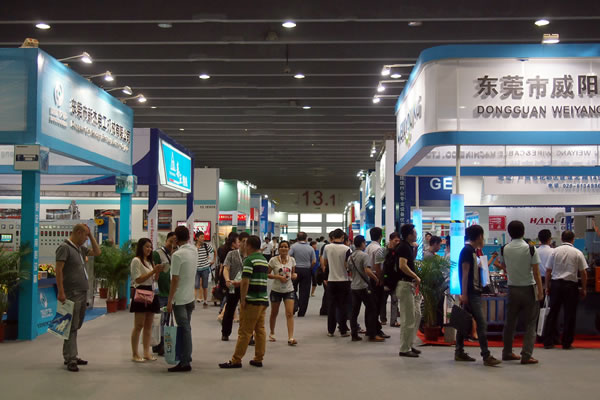 2015 Guangya Exhibition LED lighting into the mainstream