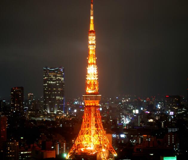 Japan Tokyo Tower use 130,000 LED lights to create a blue Galaxy