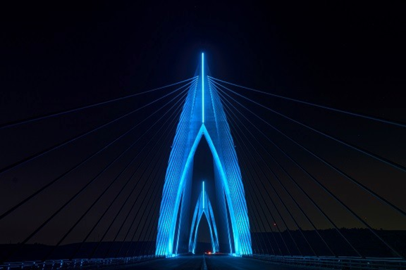 Africa's largest cable-stayed bridge use Philips dynamic LED lighting