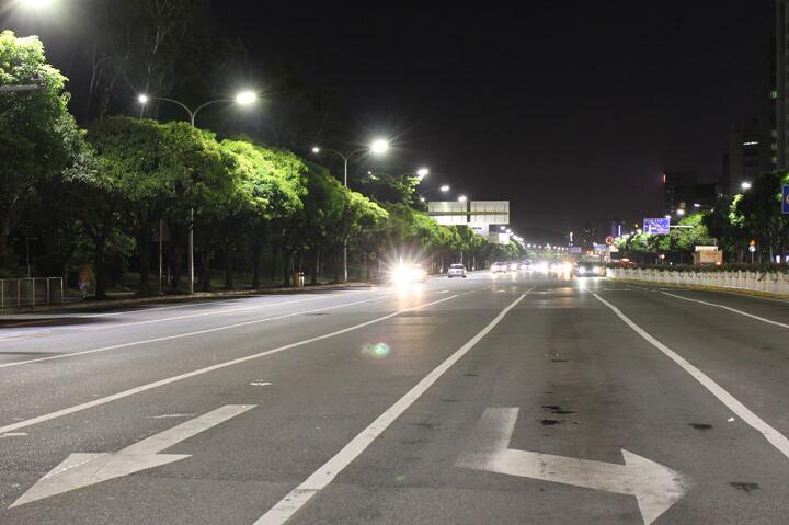 Nanchang Hongcheng Road LED street lamp renovation completed