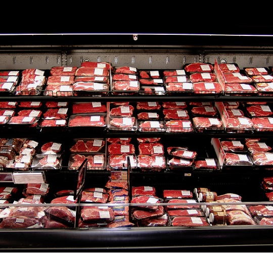 LED lamp irradiation can extend the best color of meat