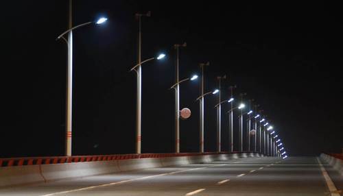 Ring Lushan Road 876 sets of LED street lights officially opened