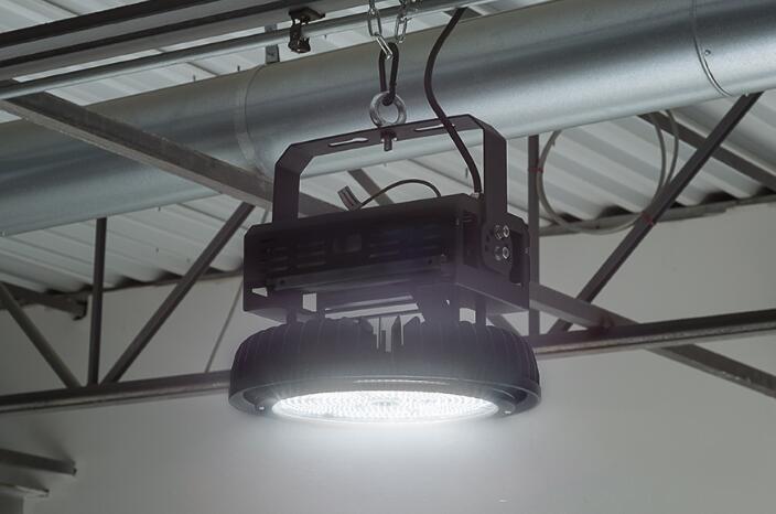 LED high bay lamp life of more than 60,000 hours