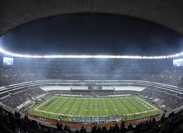 The world's first kilowatt-class high-power density LED stadium lights officially off the assembly line