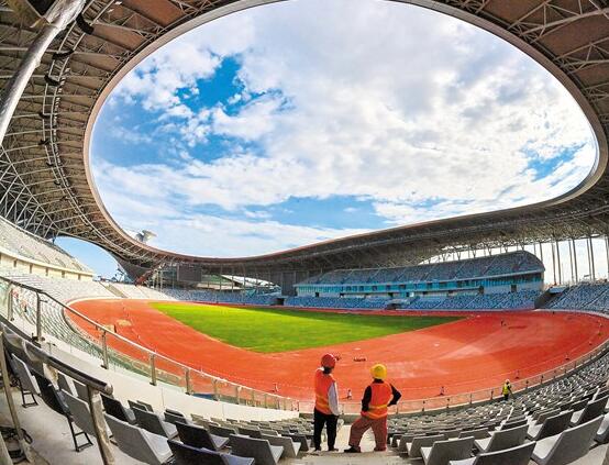 Shantou Asian Youth Club main stadium and swimming and diving hall lights up