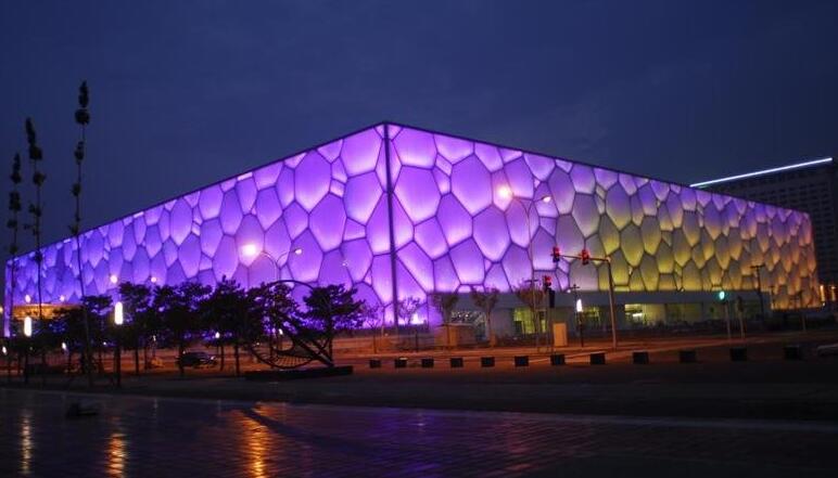 Innovative energy saving illuminates the "Ice Cube"