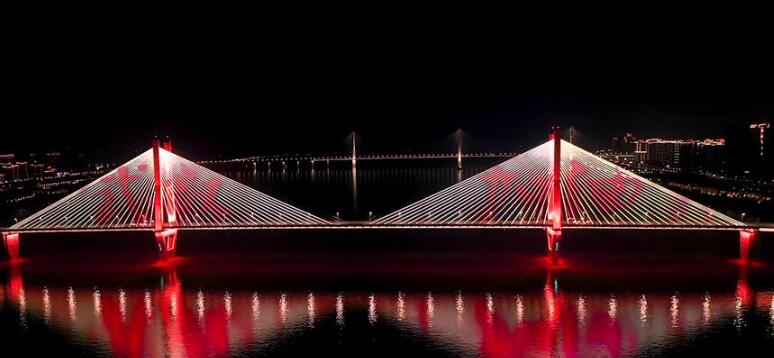 The street lights of the Yiluo River Super Bridge in Yanshi District, Luoyang, Henan Province passed the lighting test