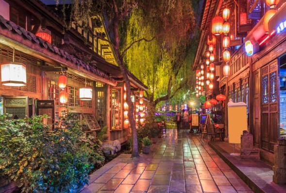 Chengdu lights up the night scene layout of "one center, two axes, three belts and multiple points"