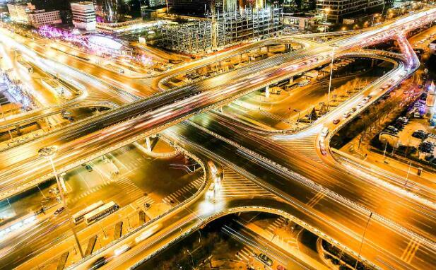 The new landmark of Beijing's South Third Ring Road officially opens its night lighting system