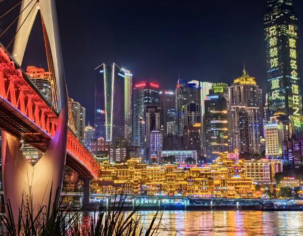 More than 4,600 lights are lit on the Nixi River Bridge in Jialing District, Nanchong, Sichuan