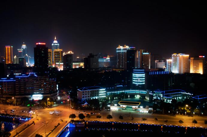 The night lights of Changqingli Cultural Tourism Block in Changzhou, Jiangsu Province are officially lit up