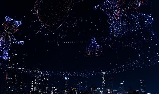 Chongqing uses drone light show to create the world's first new stage for city display