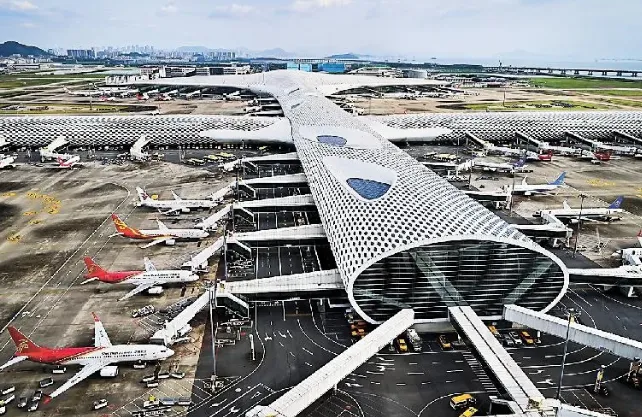 Shenzhen Airport's third runway navigation lights officially illuminated