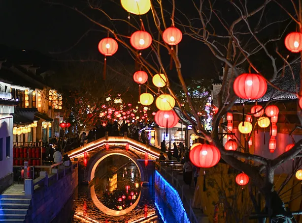 Energy-Saving and Low-Carbon LED Lights Illuminate Wuxi's Central Urban Area, Jiangsu Province