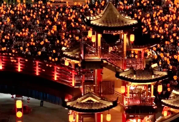The Spring Festival lighting project in the central urban area of Yichun, Jiangxi Province, has been fully launched