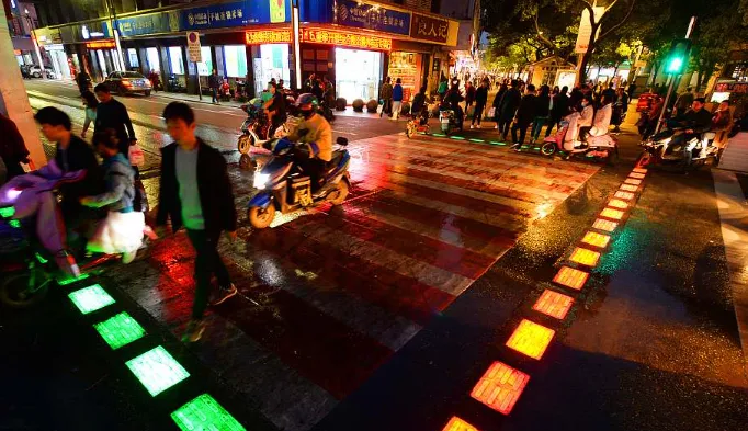 Bozhou, Anhui Launches LED Smart Zebra Crossings and AI Streetlights