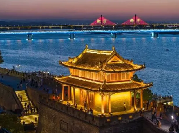 Smart Streetlights in Xiangyang, Hubei, Enable On-Demand Lighting
